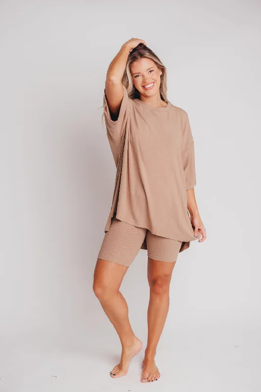 Versatile Outfits All Weekend Long Set - Short Sleeves - in Biscotti